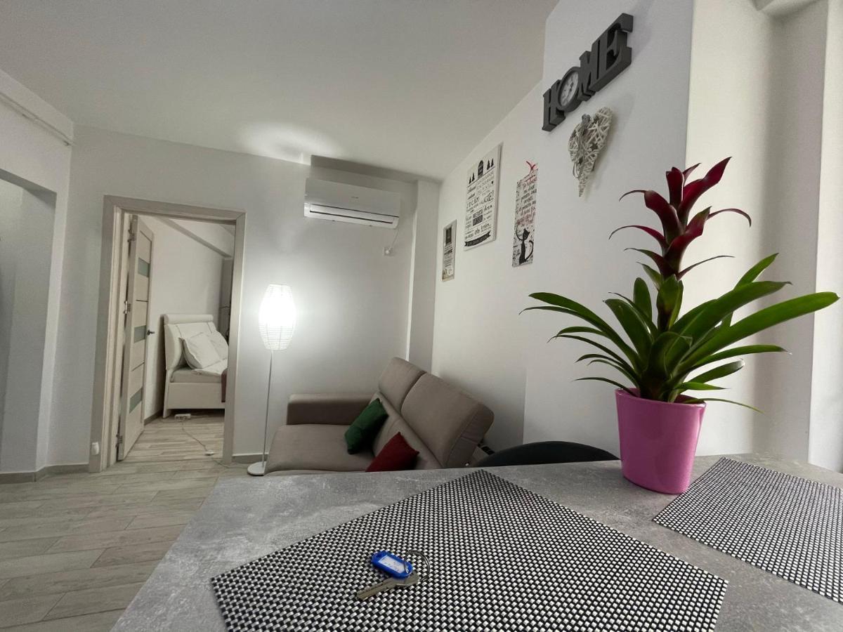 Renting Solutions Iulius Mall ยาช ภายนอก รูปภาพ