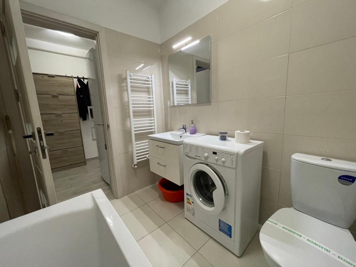 Renting Solutions Iulius Mall ยาช ภายนอก รูปภาพ
